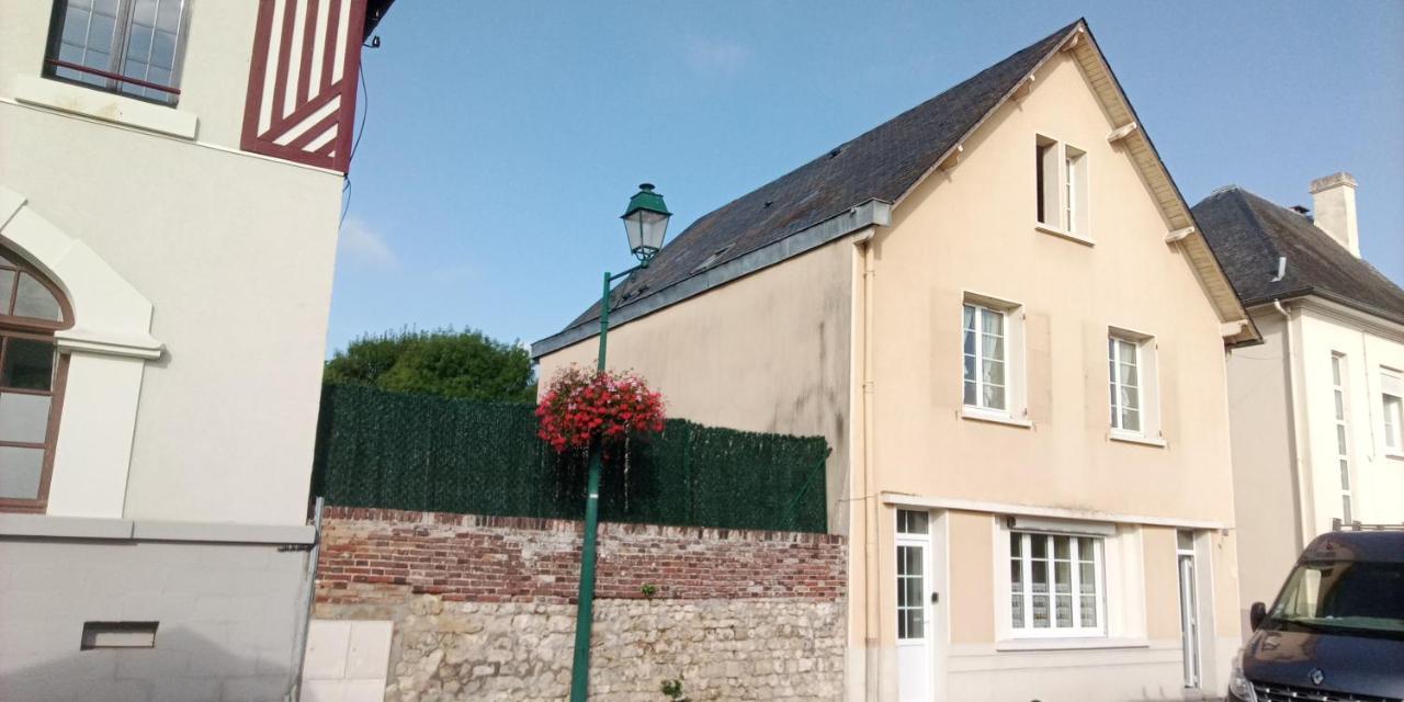Le Plain Pied Sur Place Le Mêle-sur-Sarthe Εξωτερικό φωτογραφία
