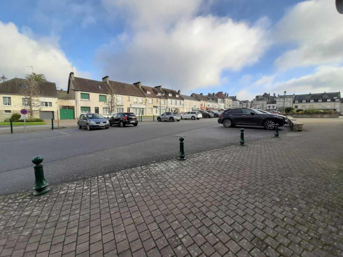 Le Plain Pied Sur Place Le Mêle-sur-Sarthe Εξωτερικό φωτογραφία