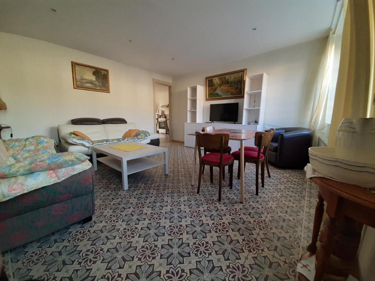 Le Plain Pied Sur Place Le Mêle-sur-Sarthe Εξωτερικό φωτογραφία